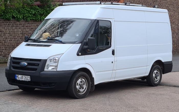 Ford Transit ausbau mit Solar und Zusatzbeleuchtung